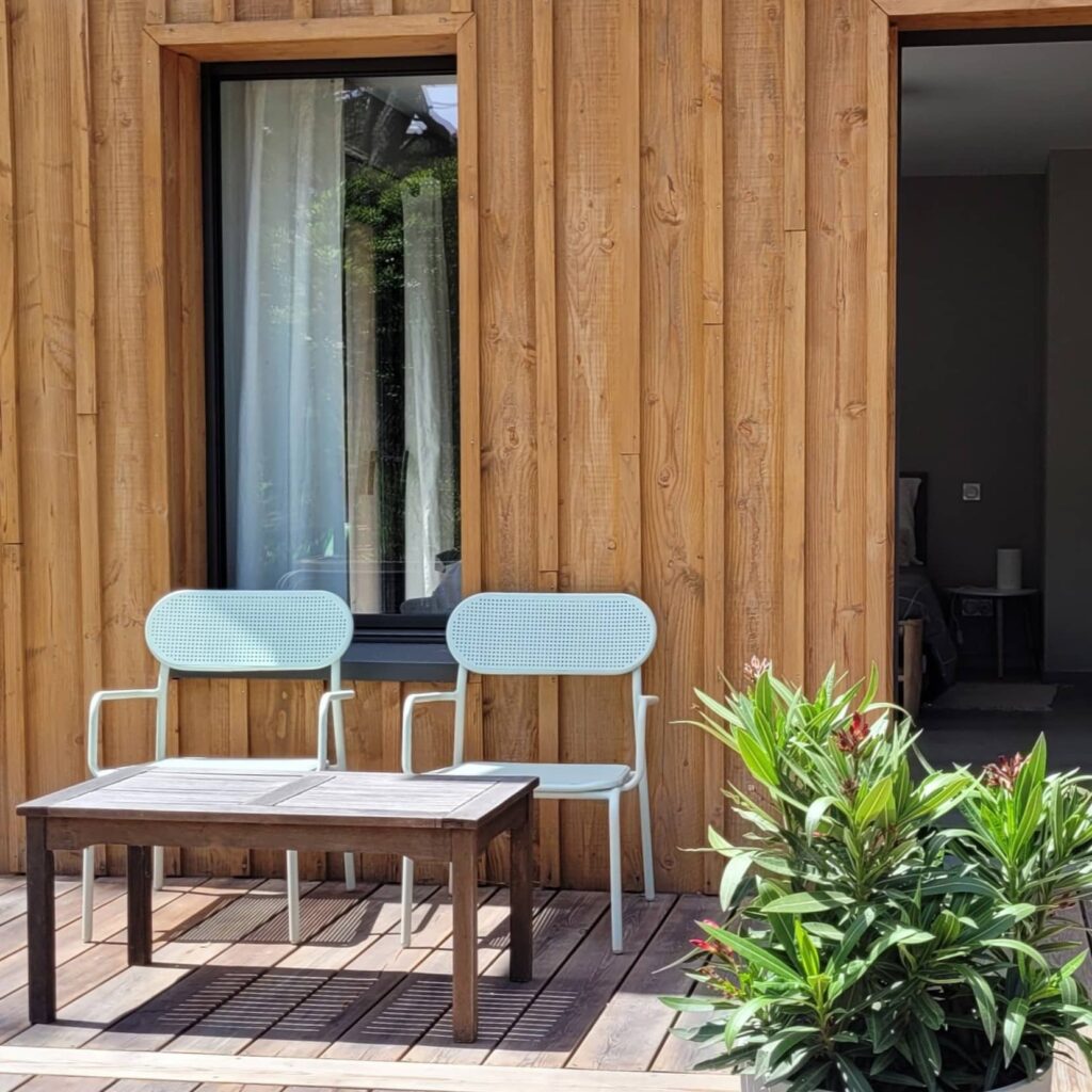 Terrasse privative d'une chambre d'hôtes à Lacanau